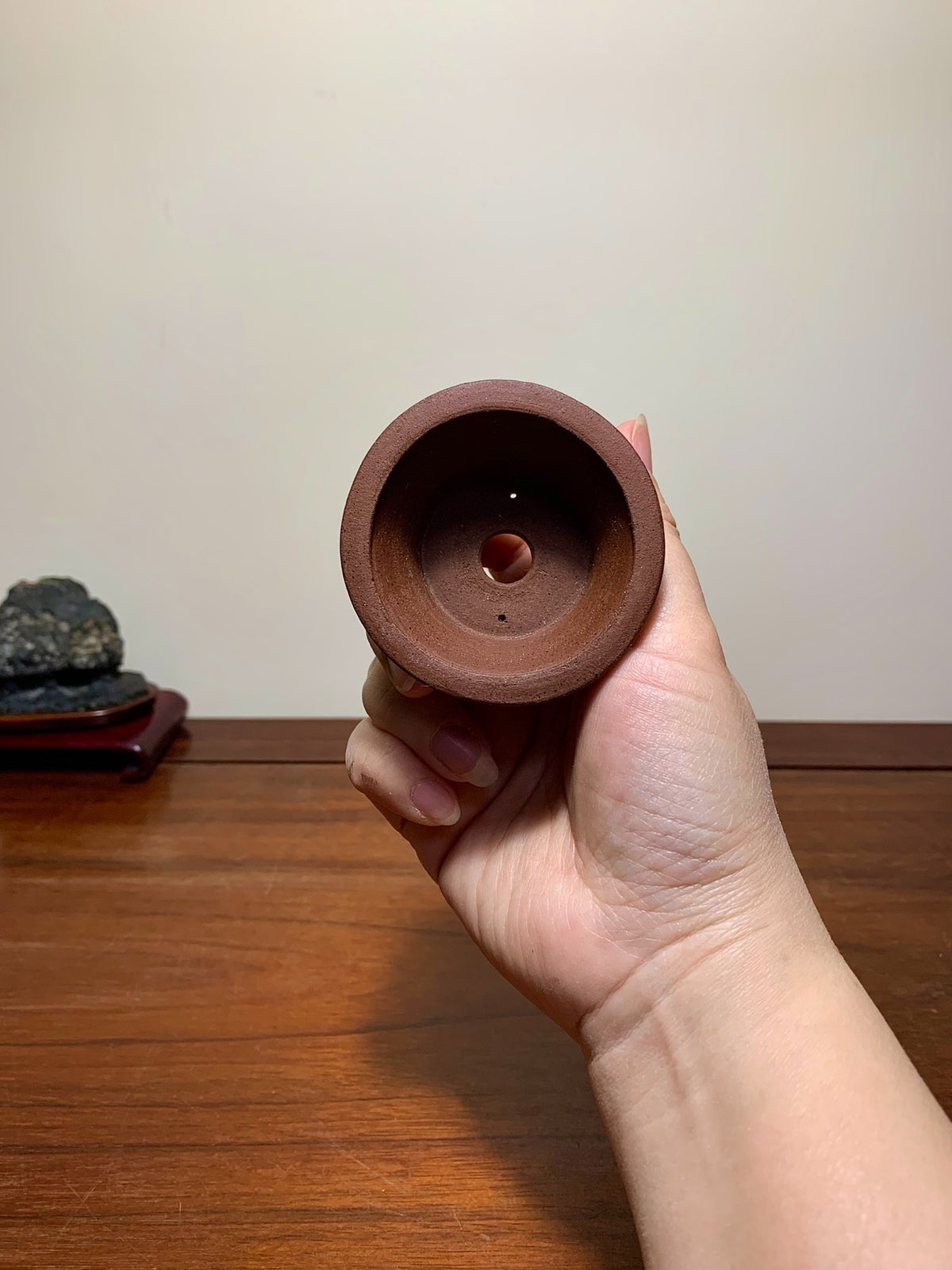 Mifū Outer Rim Lower Band Cut Feet Round Pot