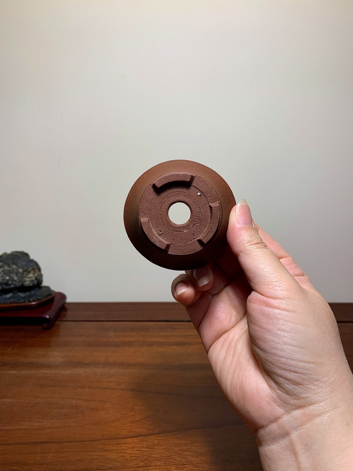 Mifū Outer Rim Lower Band Cut Feet Round Pot