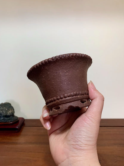 Fuzhou Outer Rim with Double Studded Knobs, Flower Feet, Round Pot