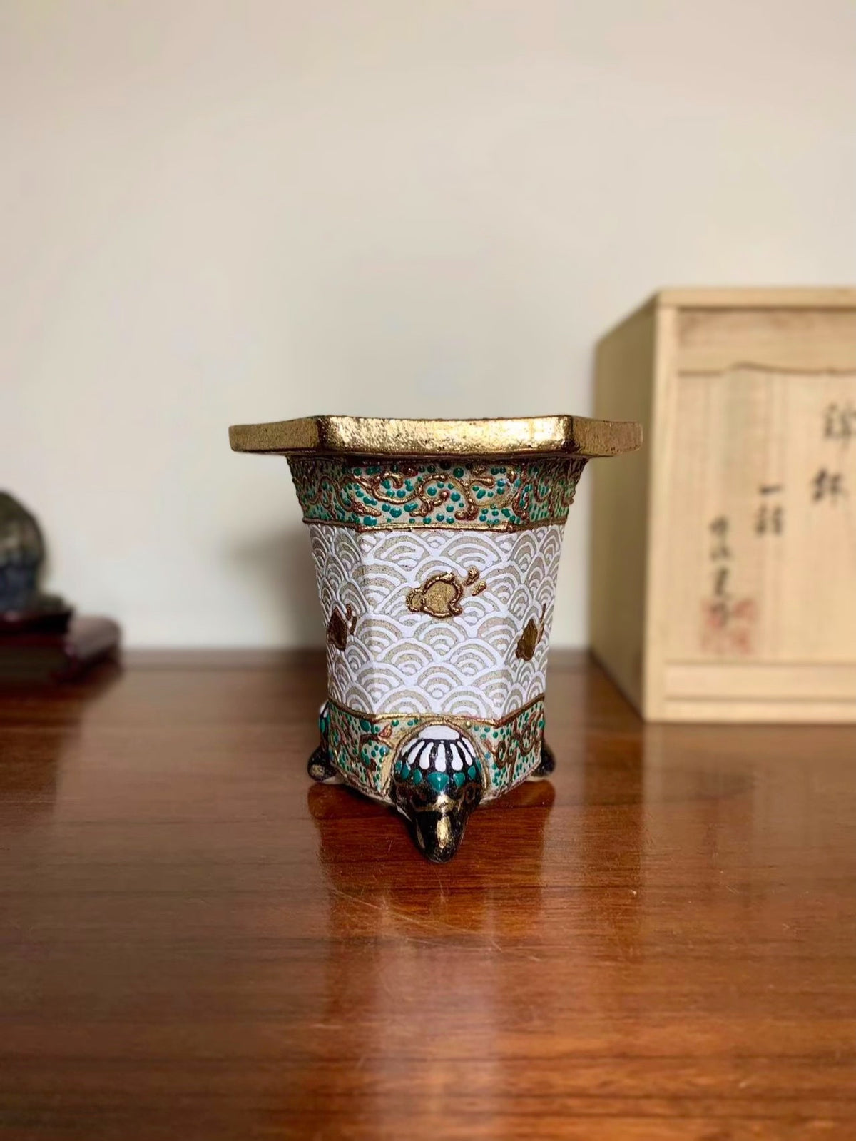 Hosshi Kakuei Gold-Enameled Hexagonal Thousand-Wave Bird Omoto Pot