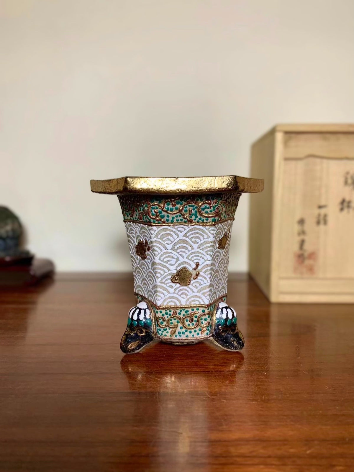 Hosshi Kakuei Gold-Enameled Hexagonal Thousand-Wave Bird Omoto Pot