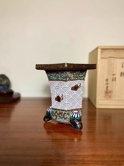 Hosshi Kakuei Gold-Enameled Hexagonal Thousand-Wave Bird Omoto Pot
