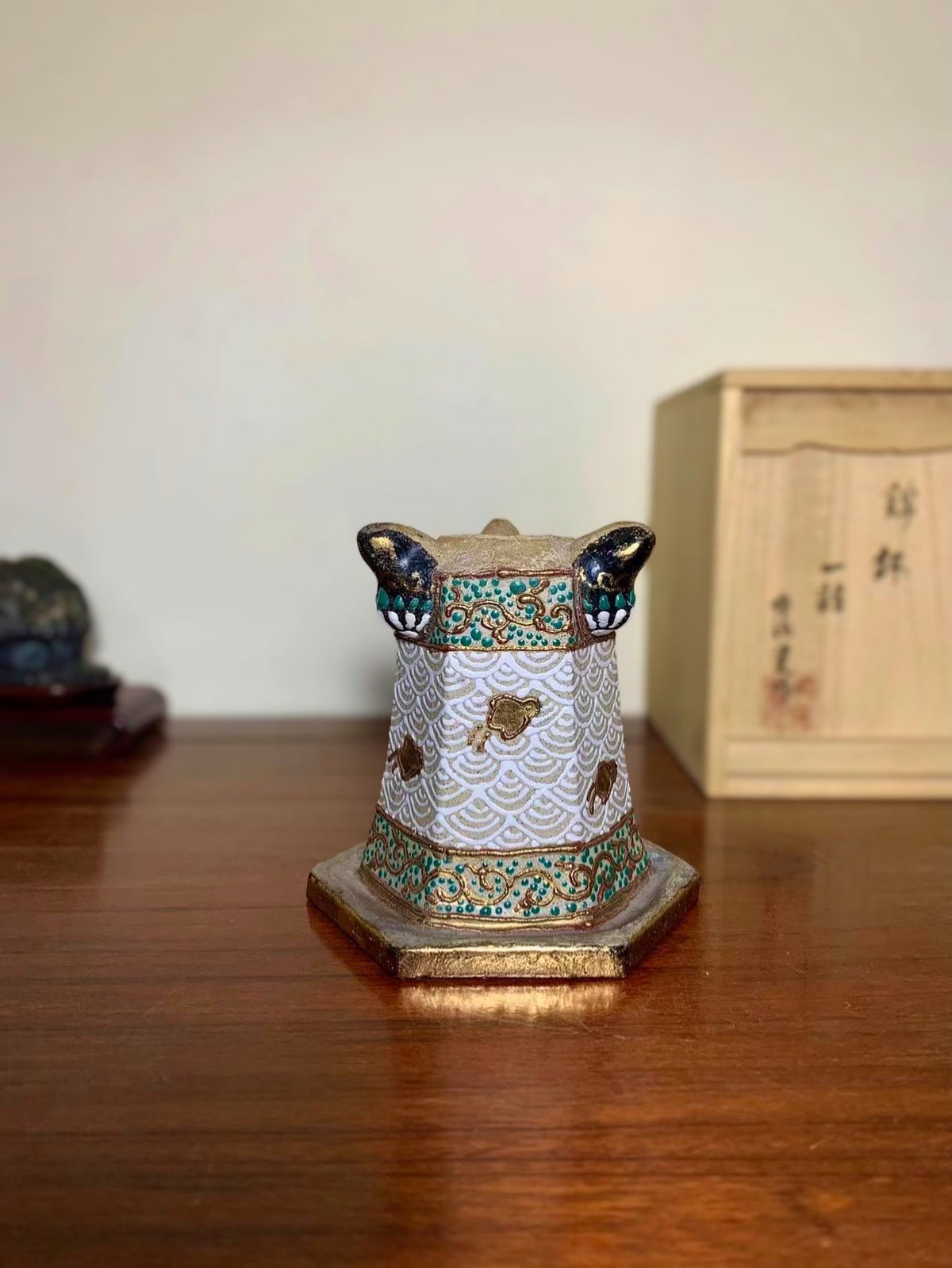 Hosshi Kakuei Gold-Enameled Hexagonal Thousand-Wave Bird Omoto Pot