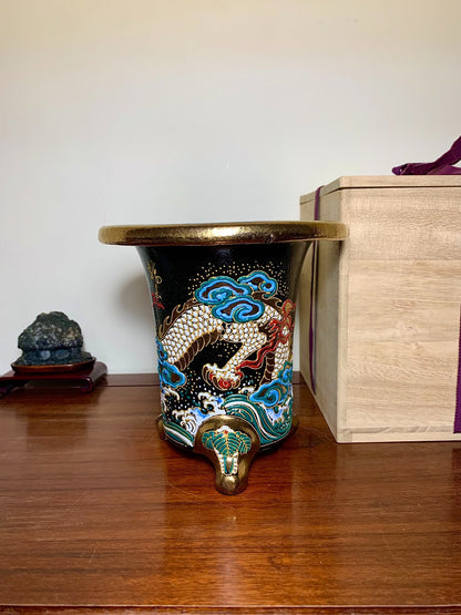Hōtō Ryūzan, Outset Dragon Pattern, Omoto Pot