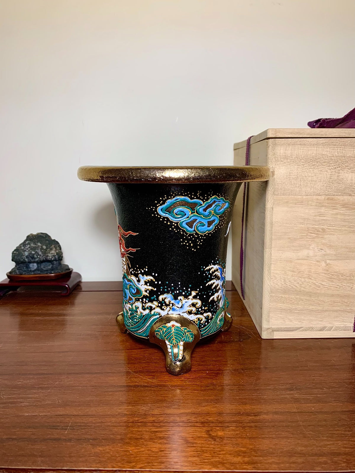 Hōtō Ryūzan, Outset Dragon Pattern, Omoto Pot