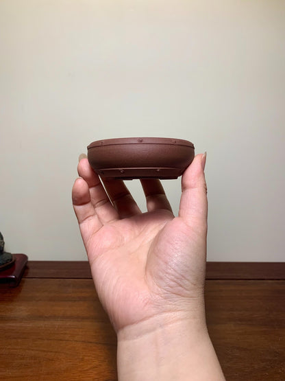Double Studded, Cut Feet, Round Pot by Hōzan