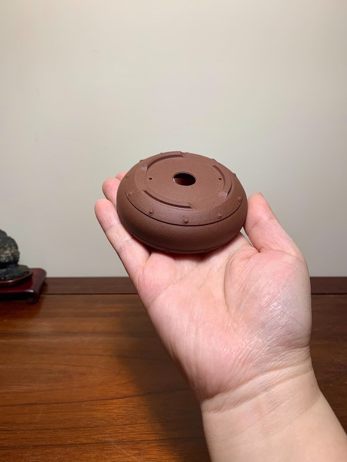 Double Studded, Cut Feet, Round Pot by Hōzan