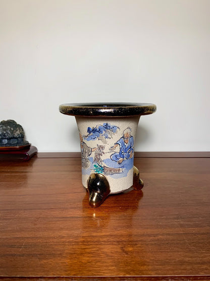 Tao Tsui Enamelled with Figures and Landscape Omoto Pot