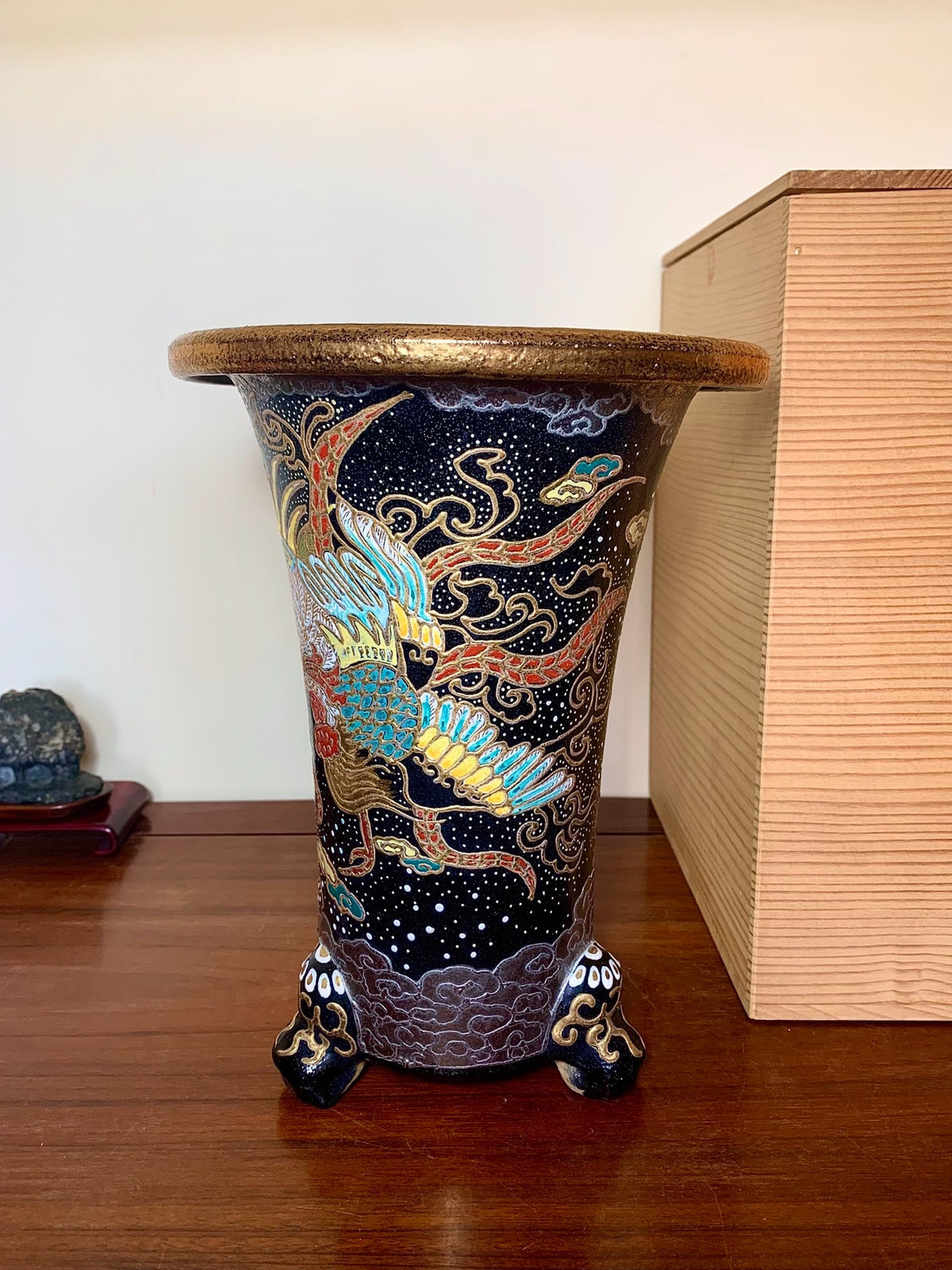 Hosshi Kakuei Gold-And-Silver Fully Painted Phoenix Design Omoto Pot