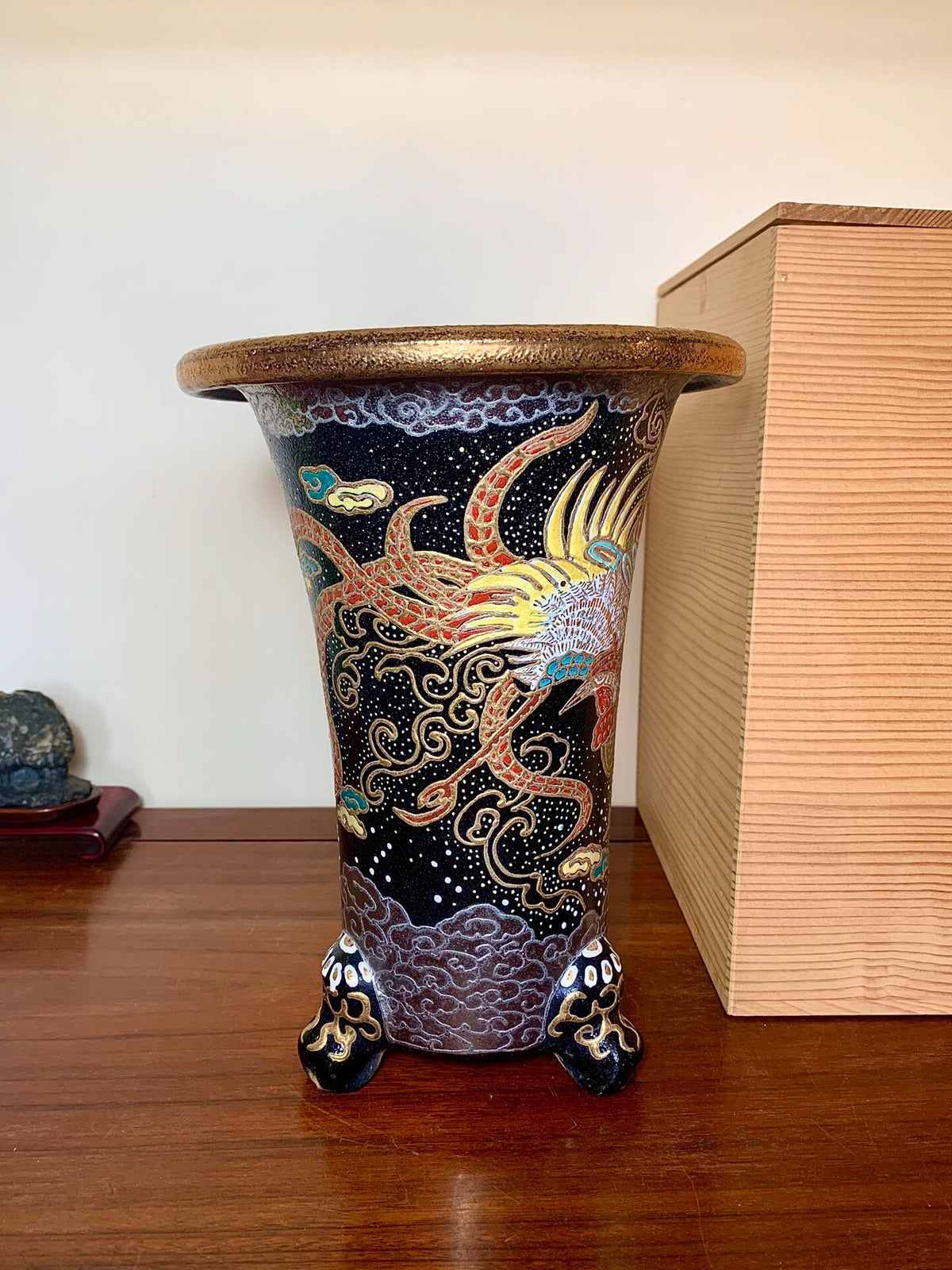 Hosshi Kakuei Gold-And-Silver Fully Painted Phoenix Design Omoto Pot