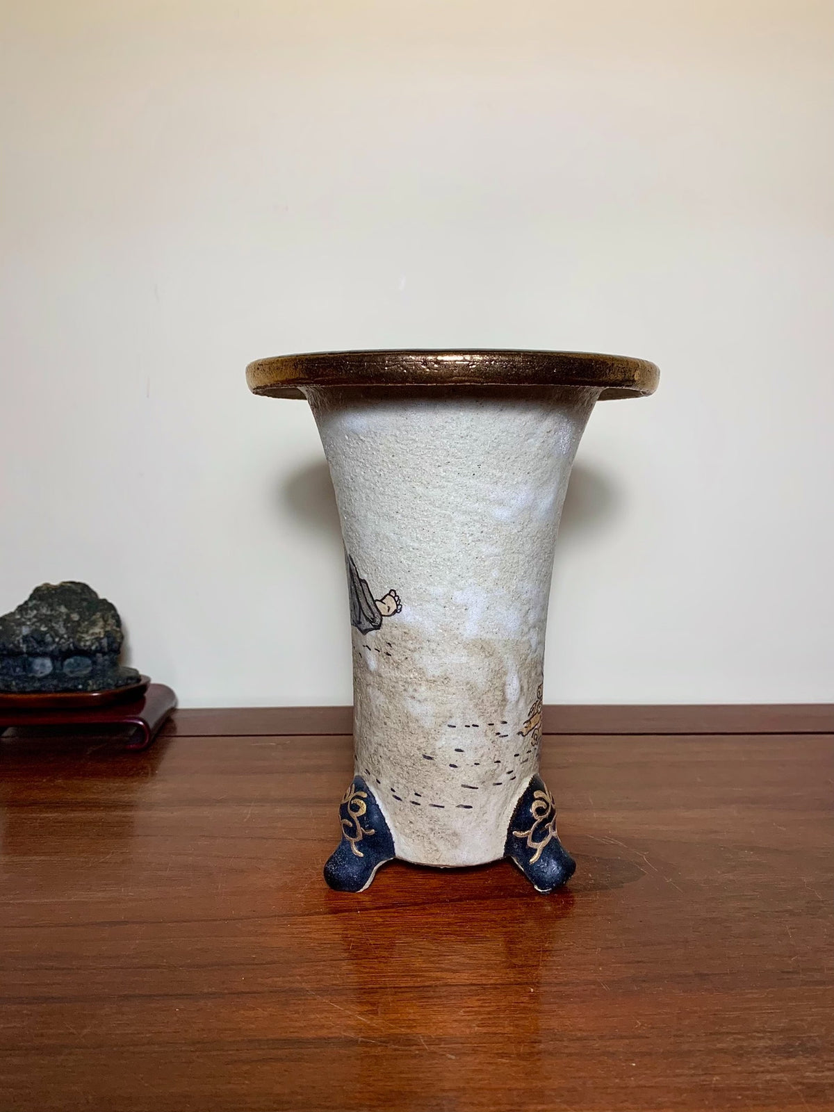 Gold-Enameled Orchid Design Omoto Pot by Kurozaki You人