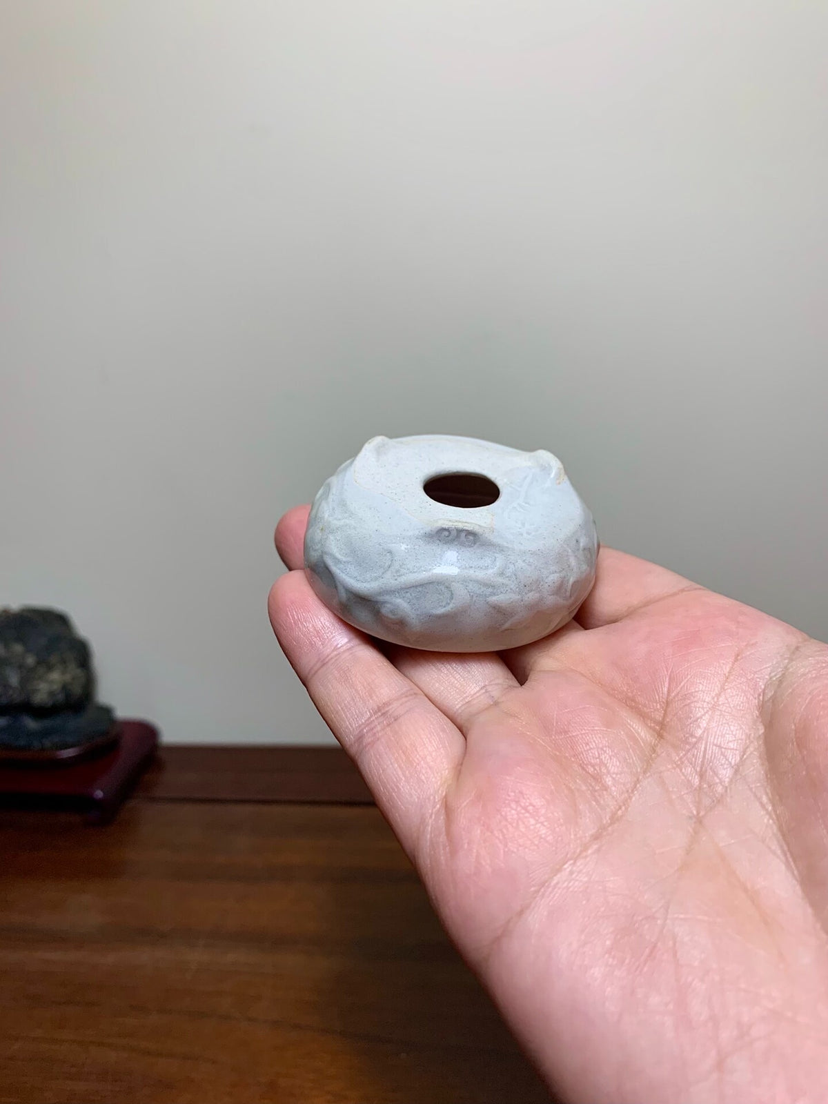 Hikoyama Jin Cloud-Foot Relief-Carved Round Pot