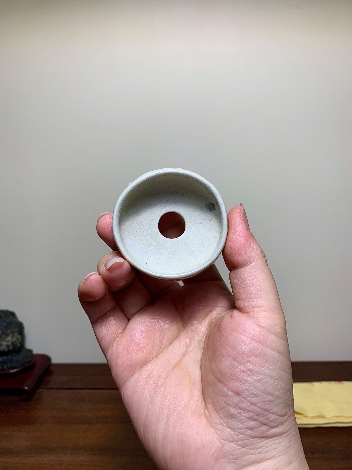 Hikoyama Jin Cloud-Foot Relief-Carved Round Pot