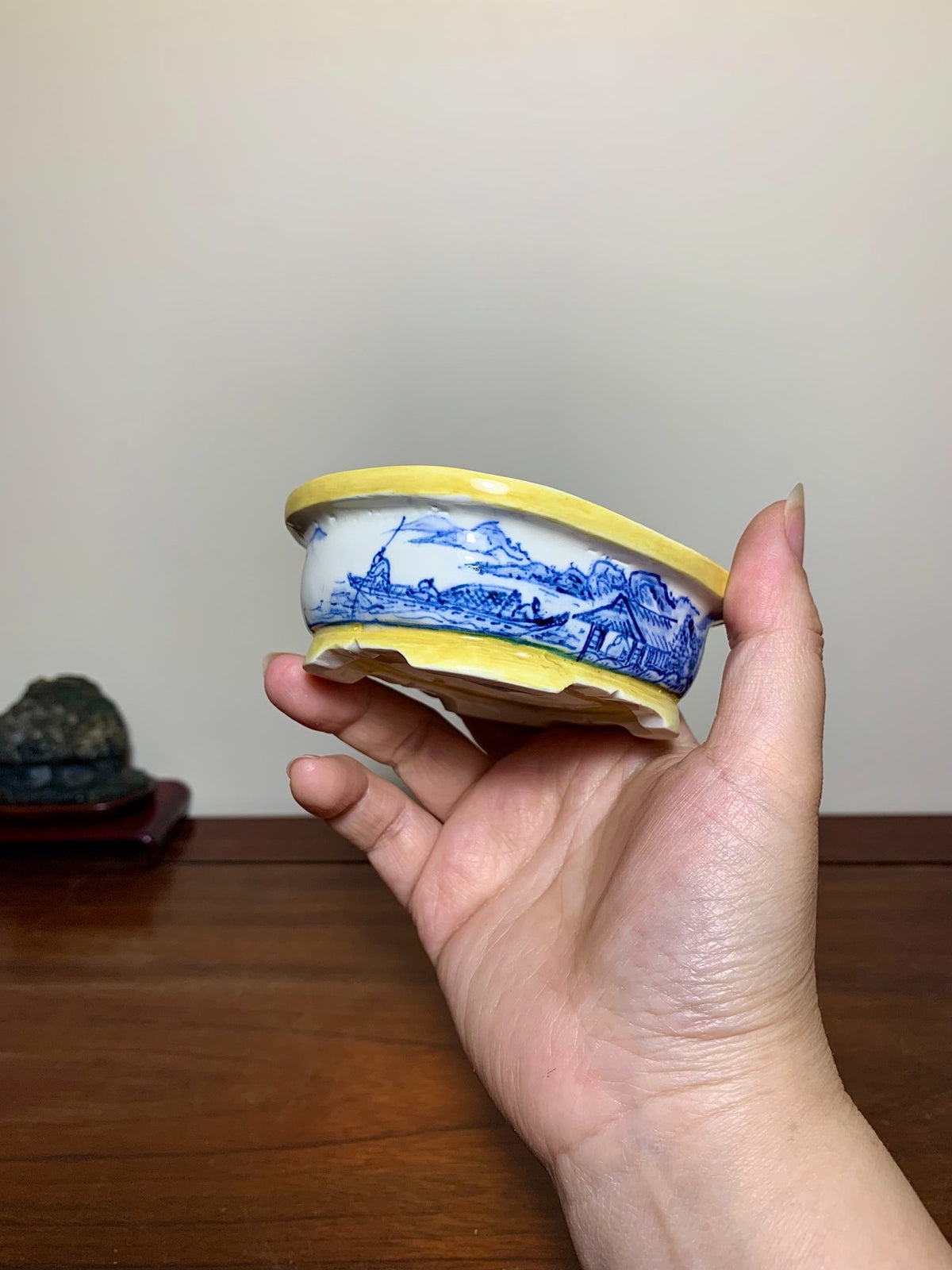 Ushū Katsuyama Enamelled Landscape with Friends Visiting Scene Japanese Pot
