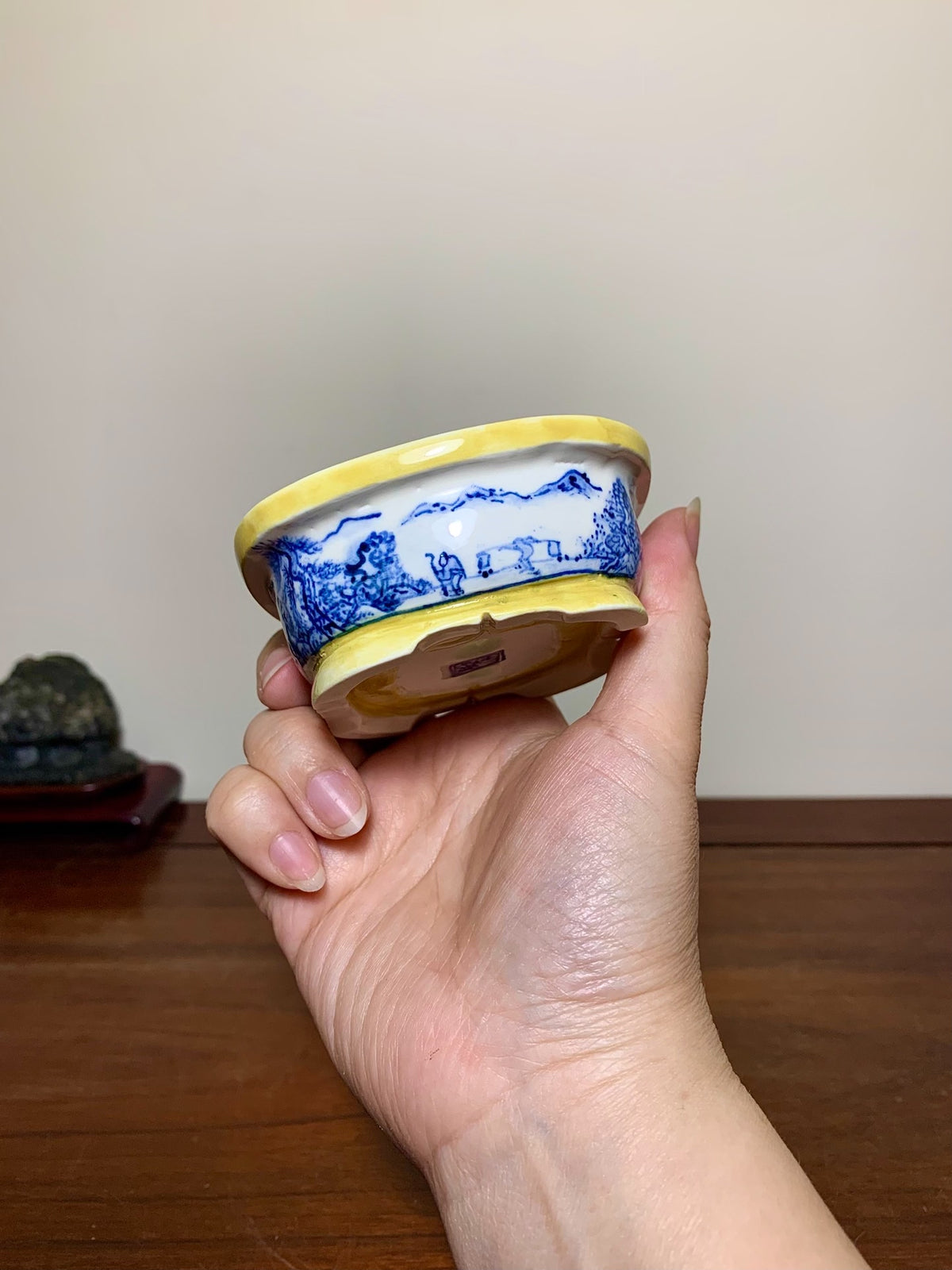 Ushū Katsuyama Enamelled Landscape with Friends Visiting Scene Japanese Pot