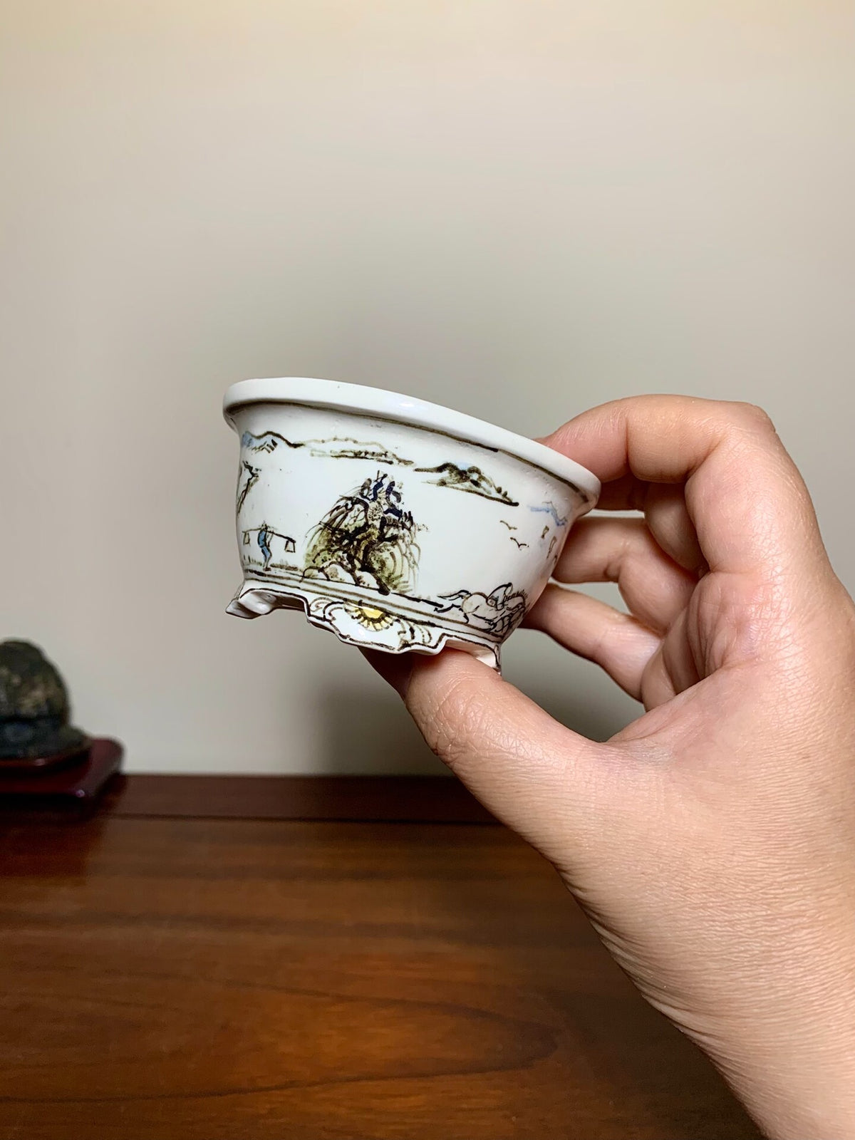 Ushū Katsuyama Enamelled Landscape with Friends Visiting Scene Japanese Pot
