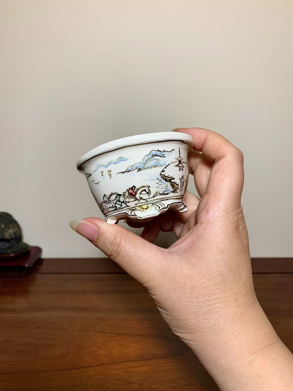 Ushū Katsuyama Enamelled Landscape with Friends Visiting Scene Japanese Pot