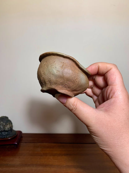 Shiizaki Seikan Hand-Pinched Incised Guanyin Round Pot