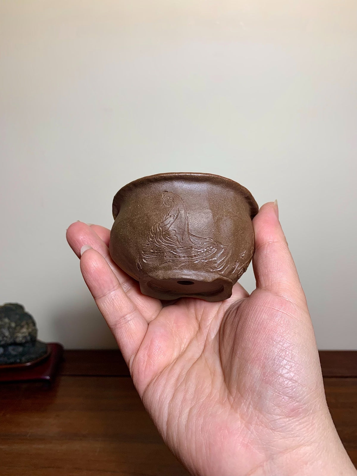 Shiizaki Seikan Hand-Pinched Incised Guanyin Round Pot