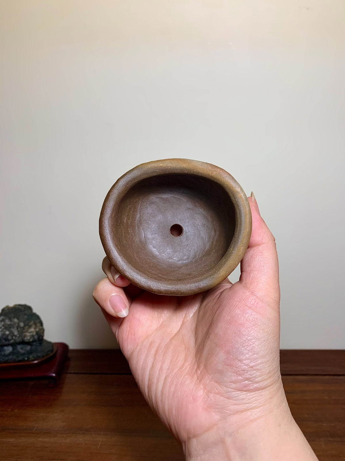 Shiizaki Seikan Hand-Pinched Incised Guanyin Round Pot