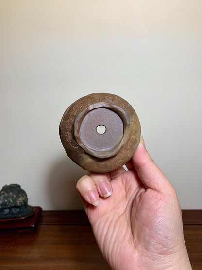 Shiizaki Seikan Hand-Pinched Incised Guanyin Round Pot