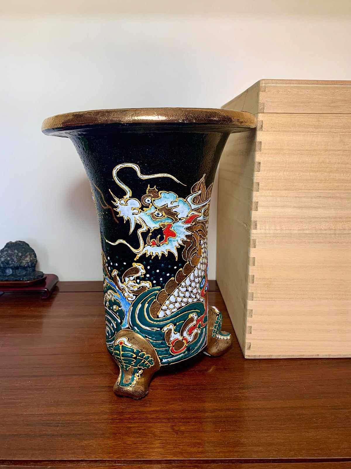 Hōtō Ryūzan, Outset Dragon Pattern, Omoto Pot