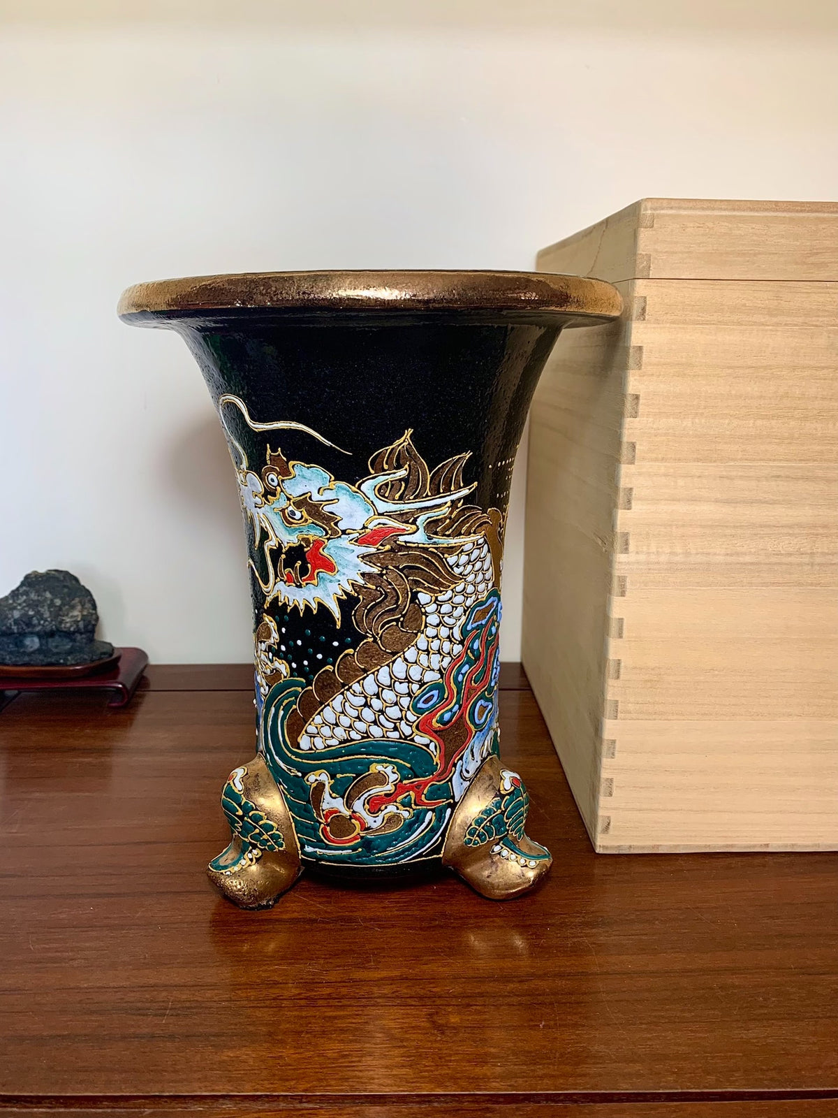 Hōtō Ryūzan, Outset Dragon Pattern, Omoto Pot