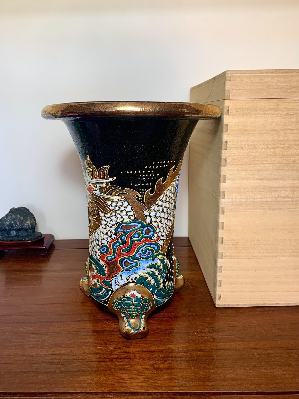 Hōtō Ryūzan, Outset Dragon Pattern, Omoto Pot