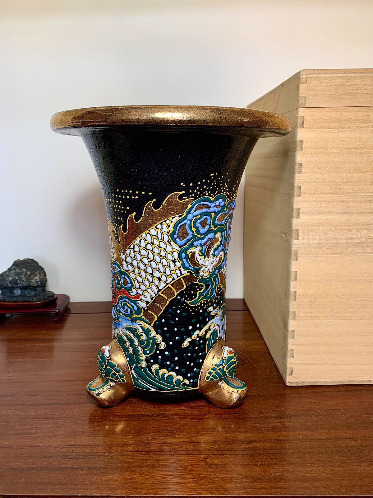 Hōtō Ryūzan, Outset Dragon Pattern, Omoto Pot