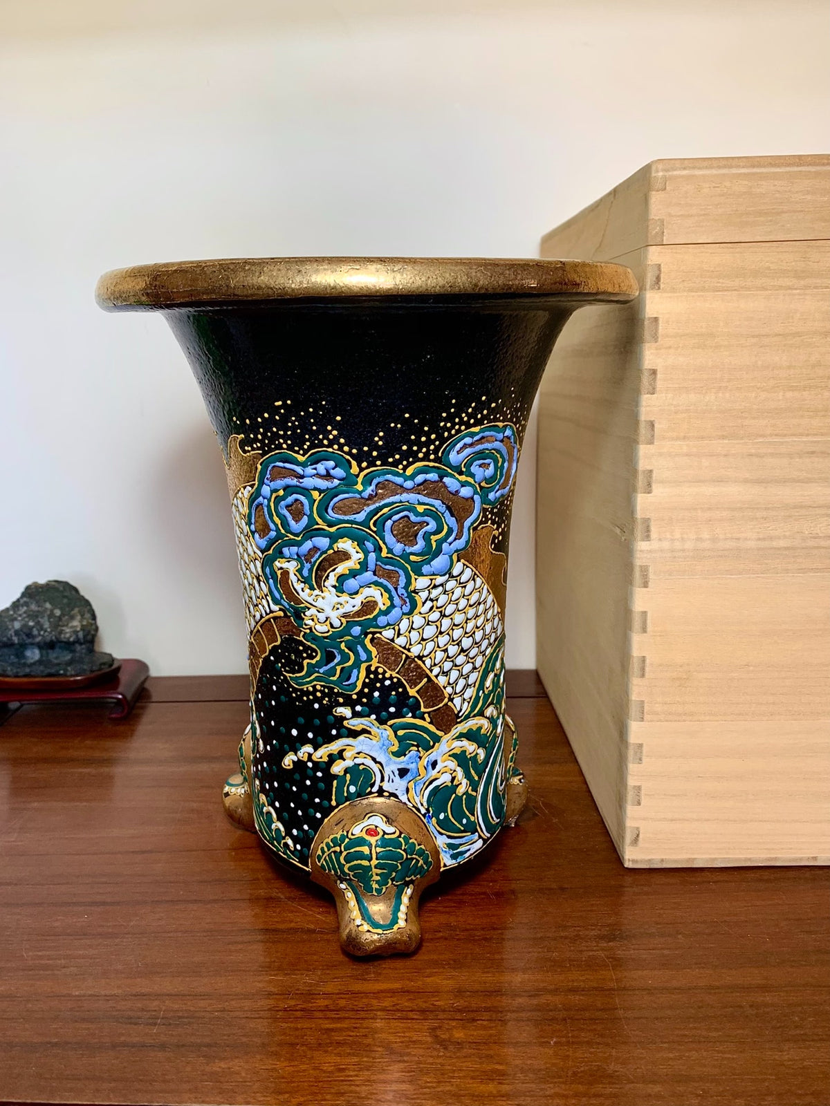 Hōtō Ryūzan, Outset Dragon Pattern, Omoto Pot