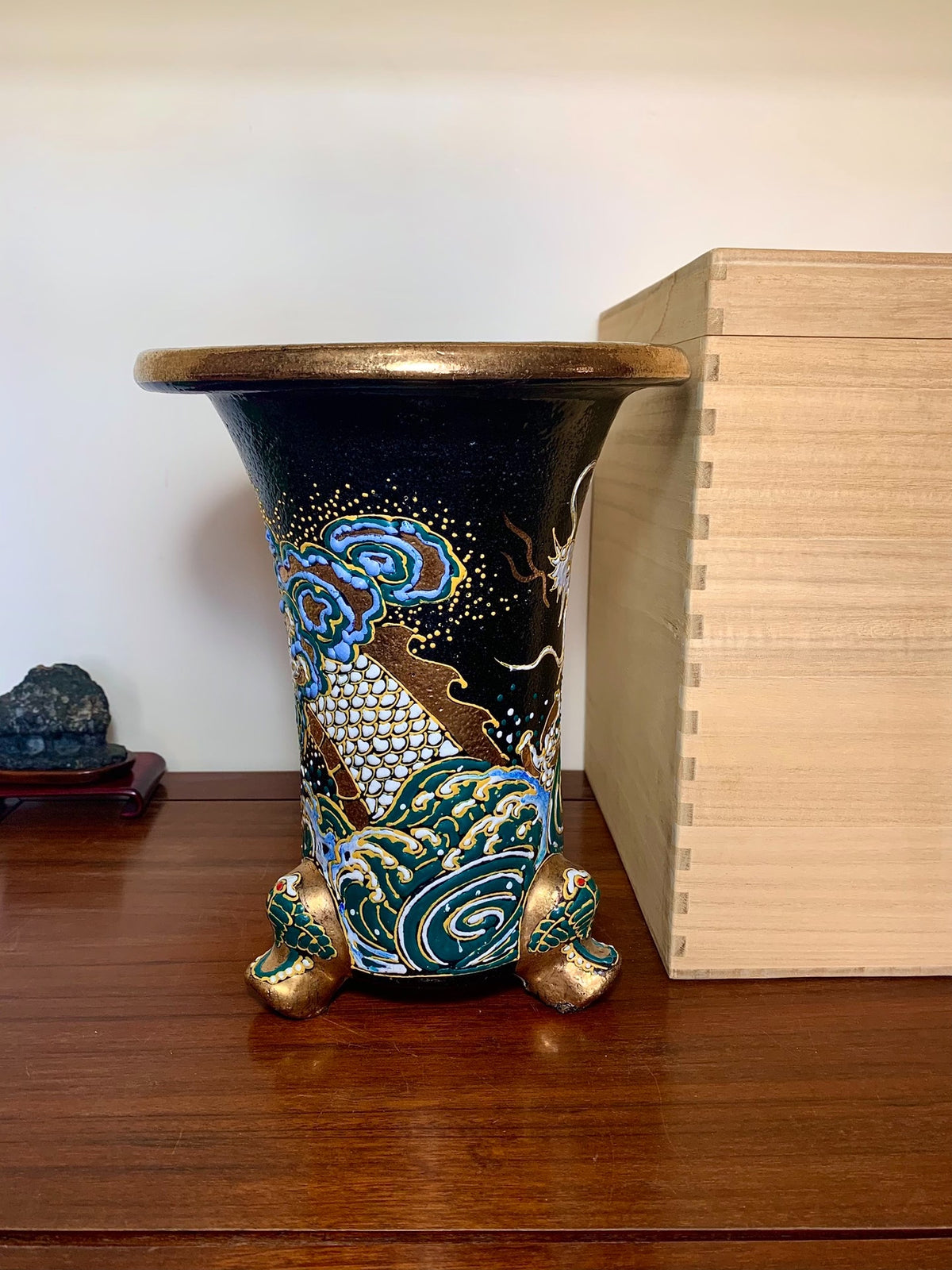 Hōtō Ryūzan, Outset Dragon Pattern, Omoto Pot
