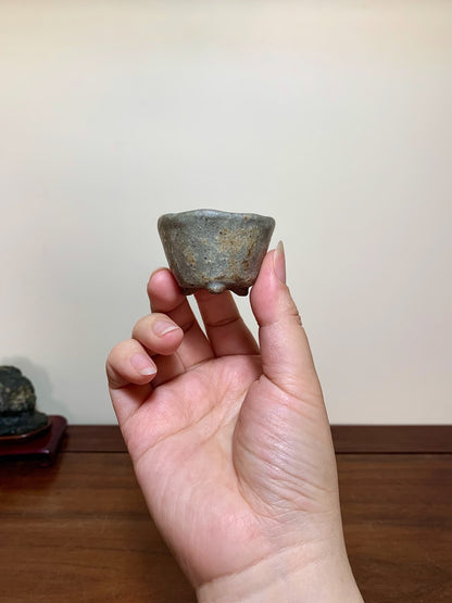 Imaoka Chōsō Kiln-Transmuted Three-Footed Round Pot