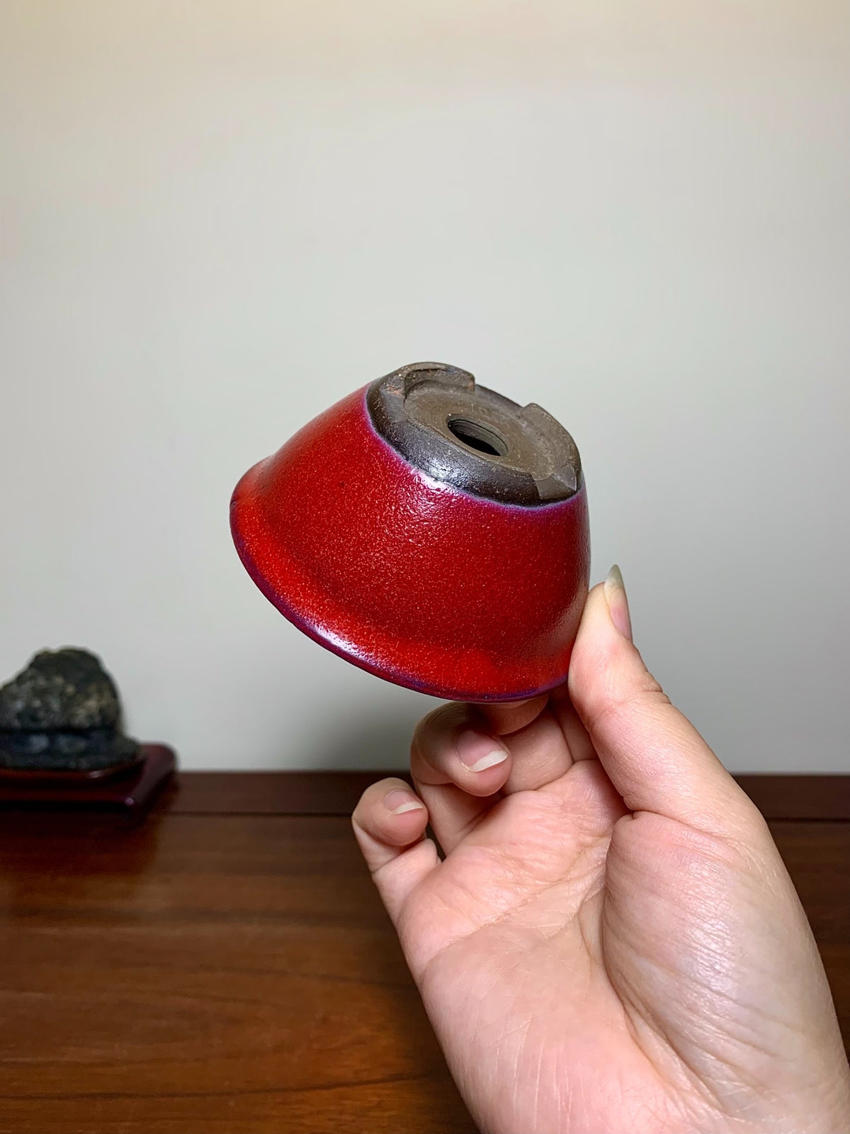 Ishizuka Ishizue Chicken-Blood Glaze Round Pot