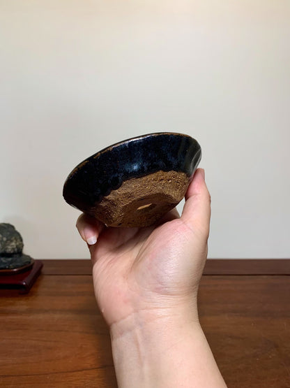 Man'kō Shūzan Tenmoku Hand-Pinched Round Pot
