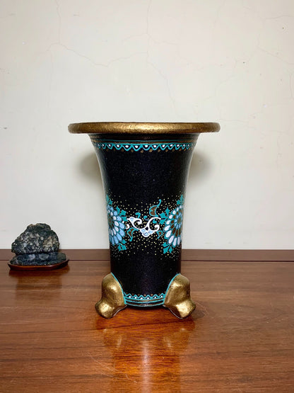 Hosshi Kakuei Enameled Chrysanthemum Pattern Brocade Pot
