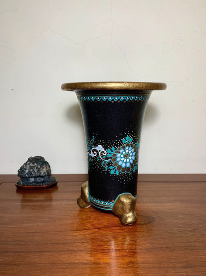 Hosshi Kakuei Enameled Chrysanthemum Pattern Brocade Pot