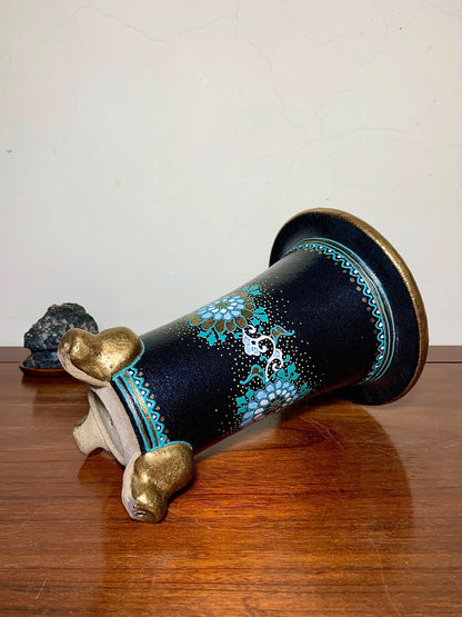 Hosshi Kakuei Enameled Chrysanthemum Pattern Brocade Pot