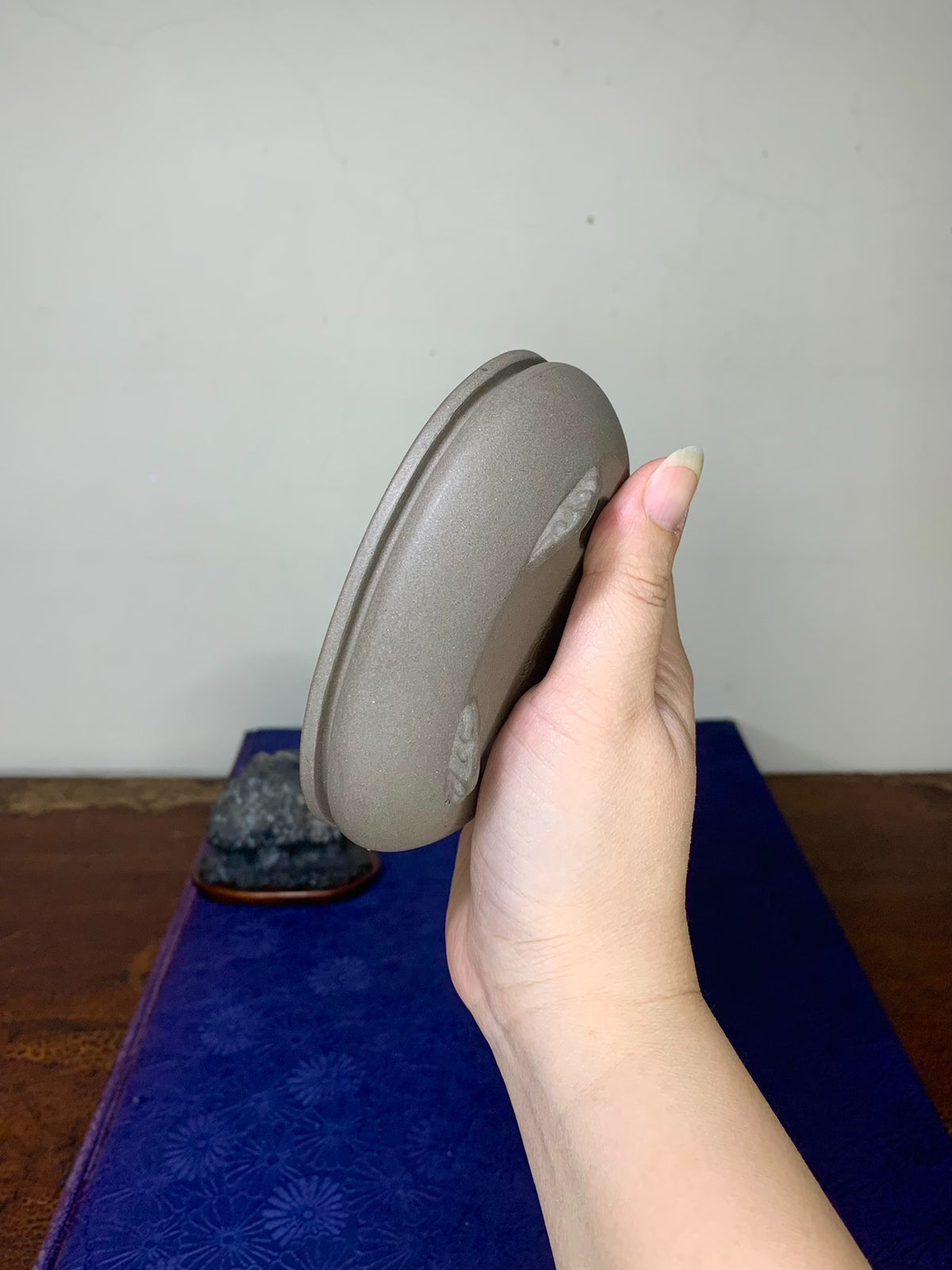 Ash Clay Bag-Style Cloud Feet Oval Pot by Hokido