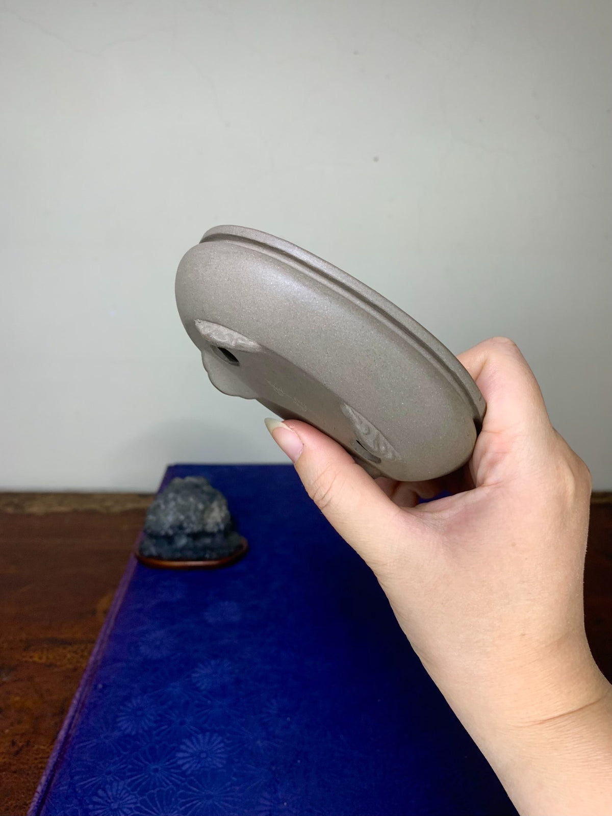 Ash Clay Bag-Style Cloud Feet Oval Pot by Hokido