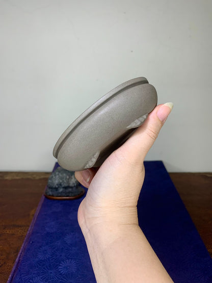 Ash Clay Bag-Style Cloud Feet Oval Pot by Hokido