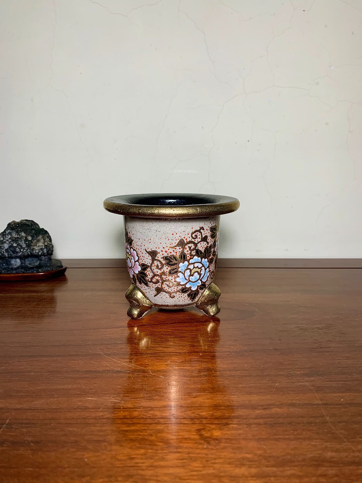 Hoshi Kakuei Classic Enamelled Peony Brocade Pot