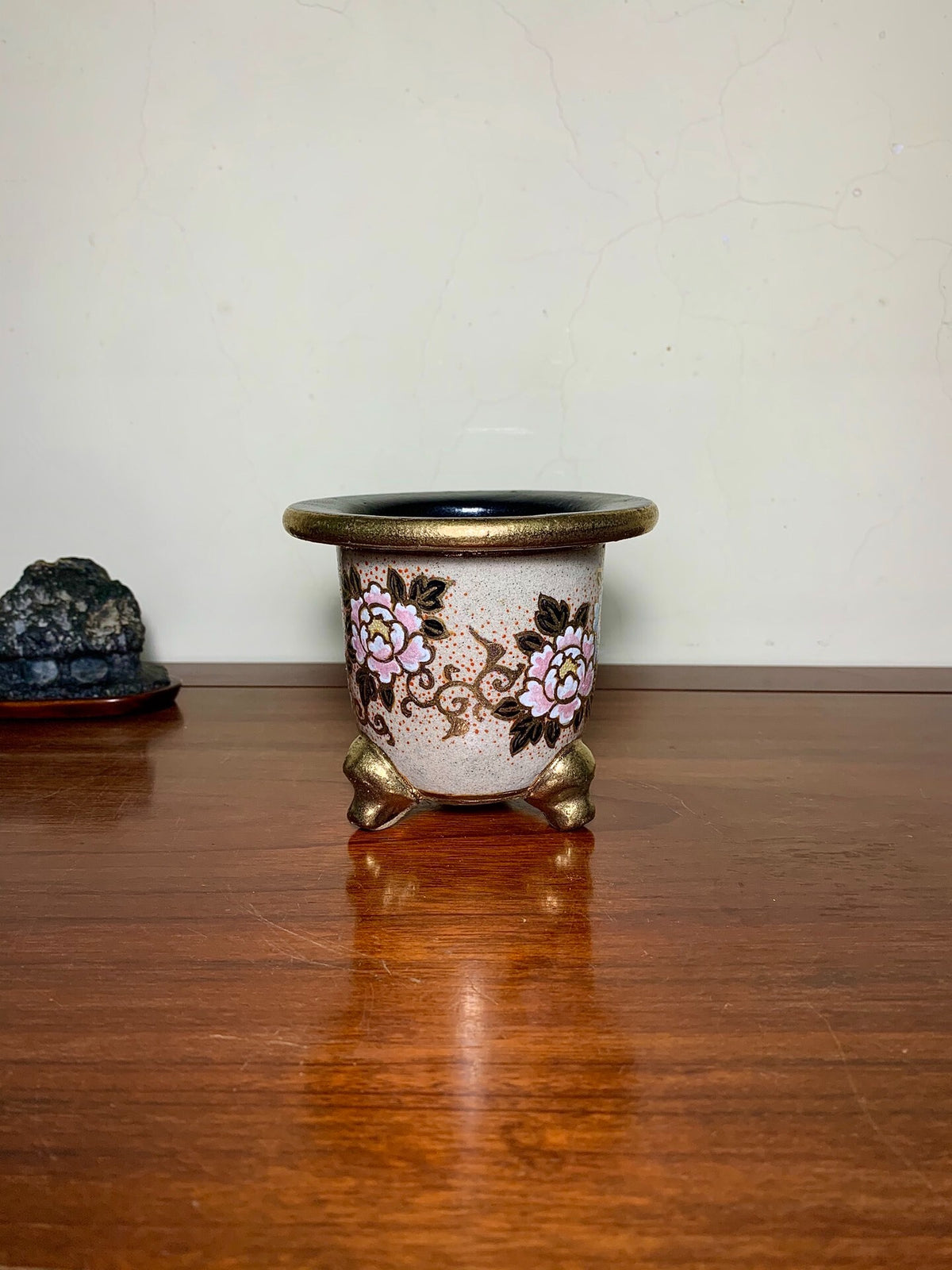 Hoshi Kakuei Classic Enamelled Peony Brocade Pot