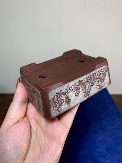春松+茶山 Super Rare Rectangular Pot with Incised Portraits of the Seven Sages on All Four Sides