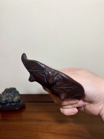 Sangōzan Masahiro, Relief-Carved Frog and Lotus Leaf Pot