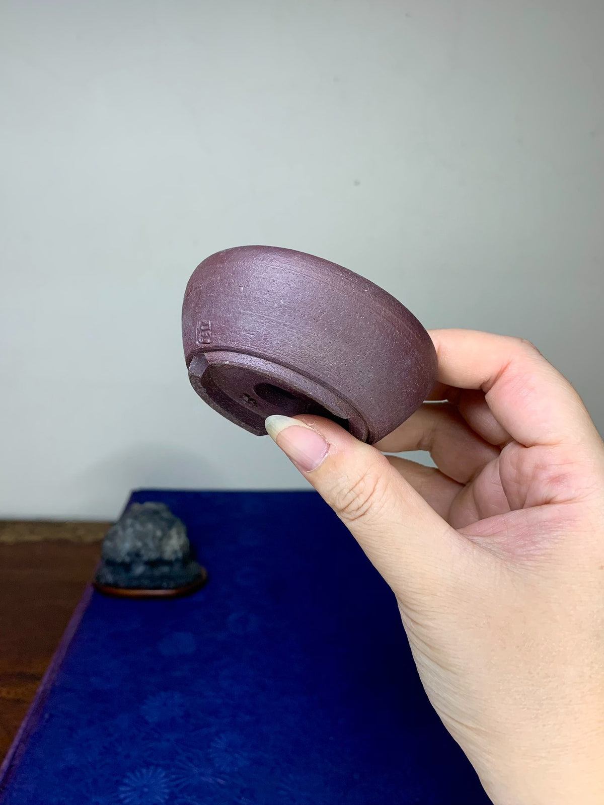 Hand-Pinched Cut-Foot Round Pot by Denshi