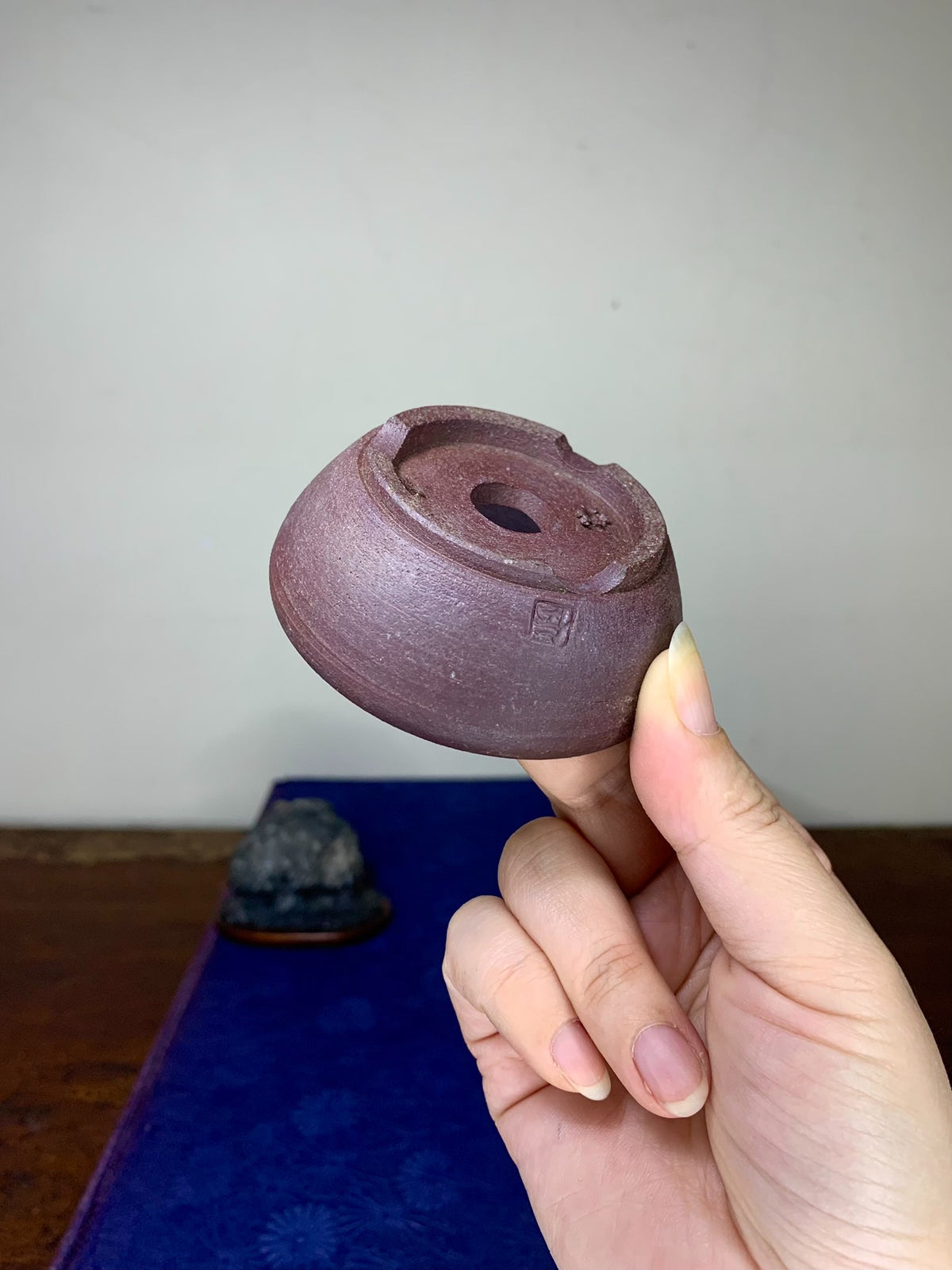 Hand-Pinched Cut-Foot Round Pot by Denshi