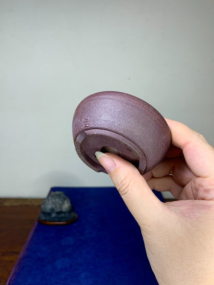 Hand-Pinched Cut-Foot Round Pot by Denshi