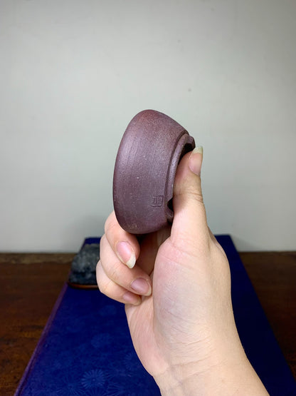 Hand-Pinched Cut-Foot Round Pot by Denshi