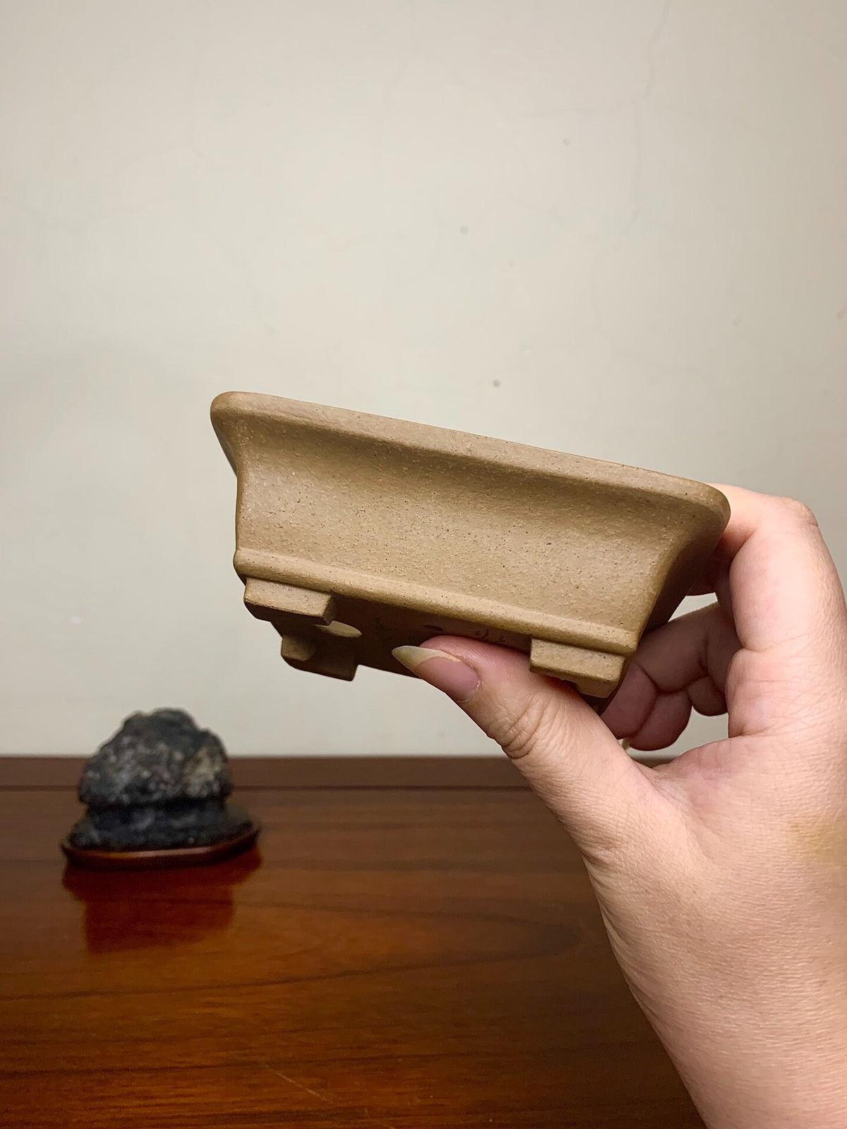 Manryuhei White Clay Studded Relief-Carved Landscape Outer Rim Gently Rounded Cut Feet Rectangular Pot