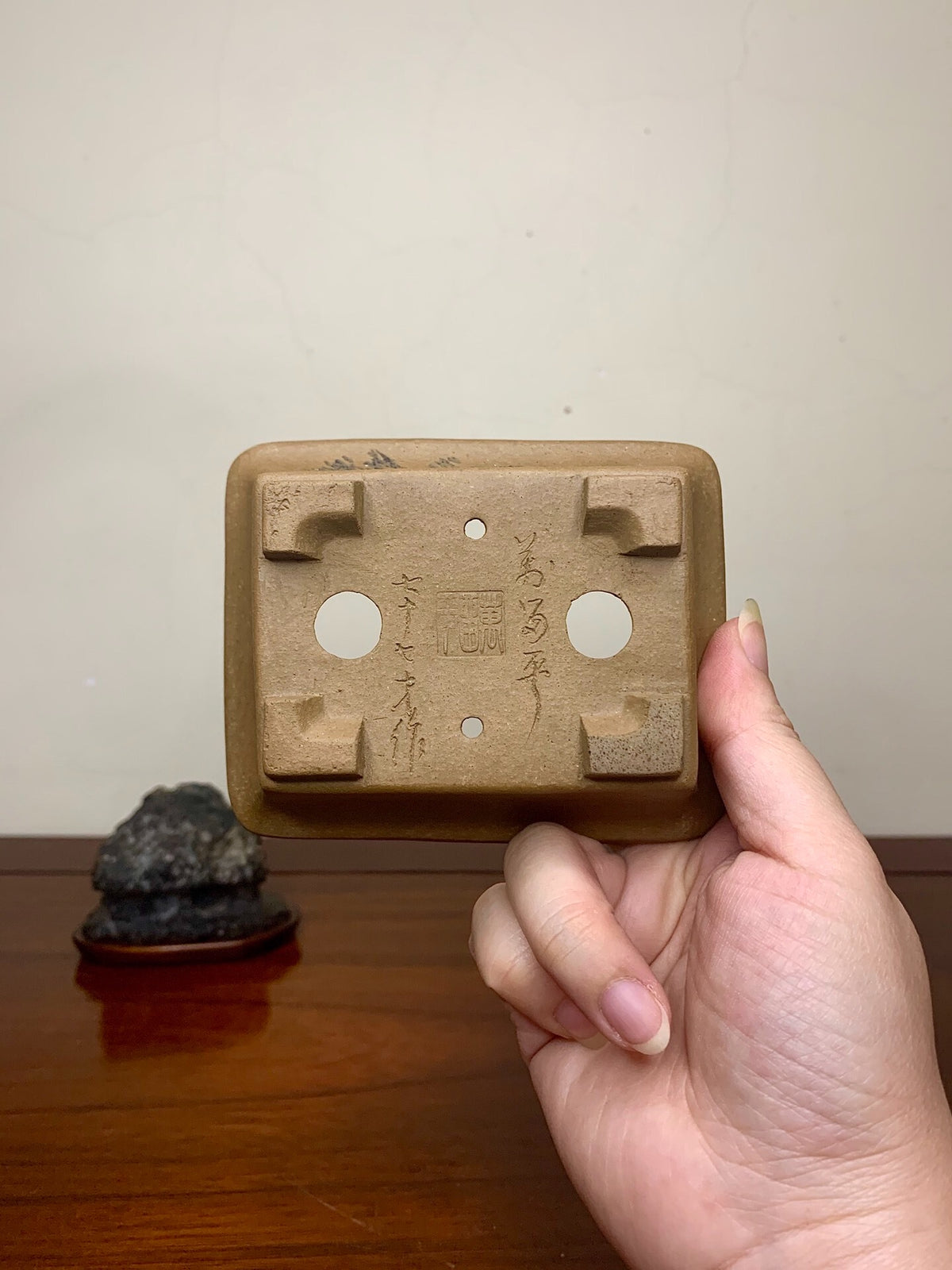 Manryuhei White Clay Studded Relief-Carved Landscape Outer Rim Gently Rounded Cut Feet Rectangular Pot
